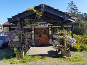 The Andiron Seaside Inn & Cabins